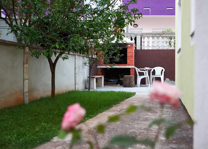 With A Parking Space - 6233 *