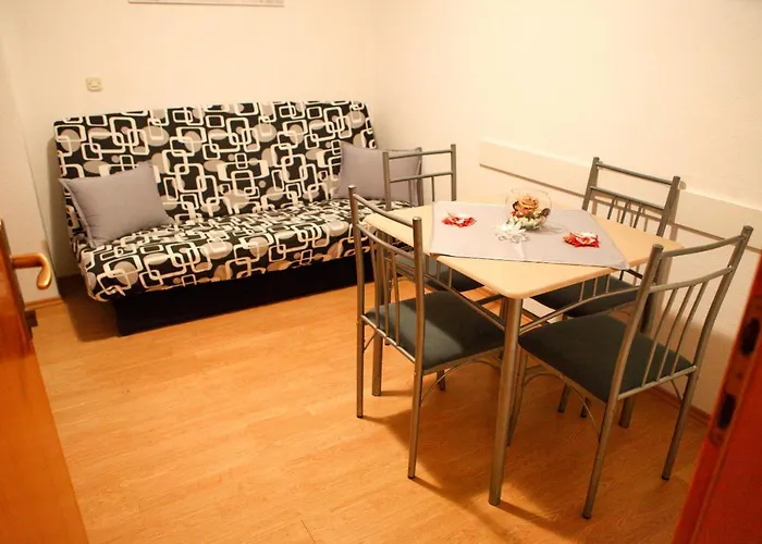 With A Parking Space - 6233